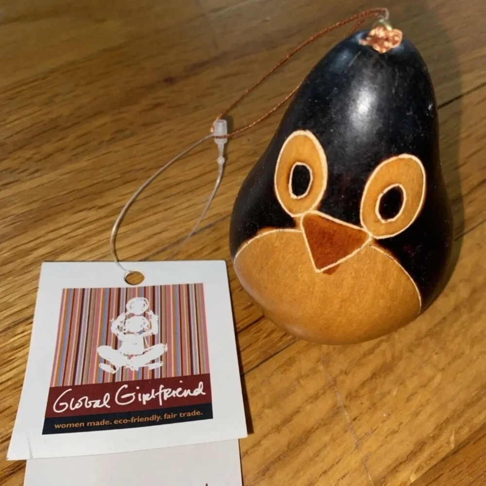 Global‎ Girlfriend Happy Penguin Gourd Ornament NWT